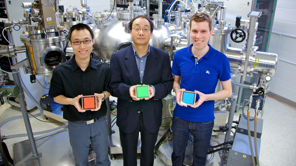 U of T Organic Optoelectronics Research Group with their record-breaking Cl-OLEDs