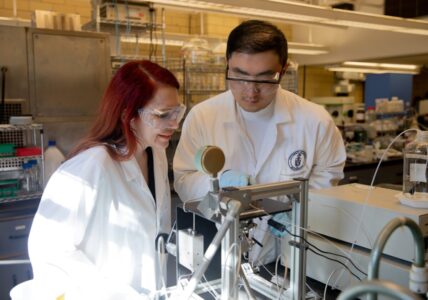 Azimi and Zhang conducted their supercritical fluid extraction experiments in a 100-millilitre high-pressure reactor. (Photo: Safa Jinje)