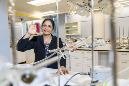 Devika Chithrani, KNOWLEDGE March 2023. Research on nanoparticles to make cancer treatments more effective.